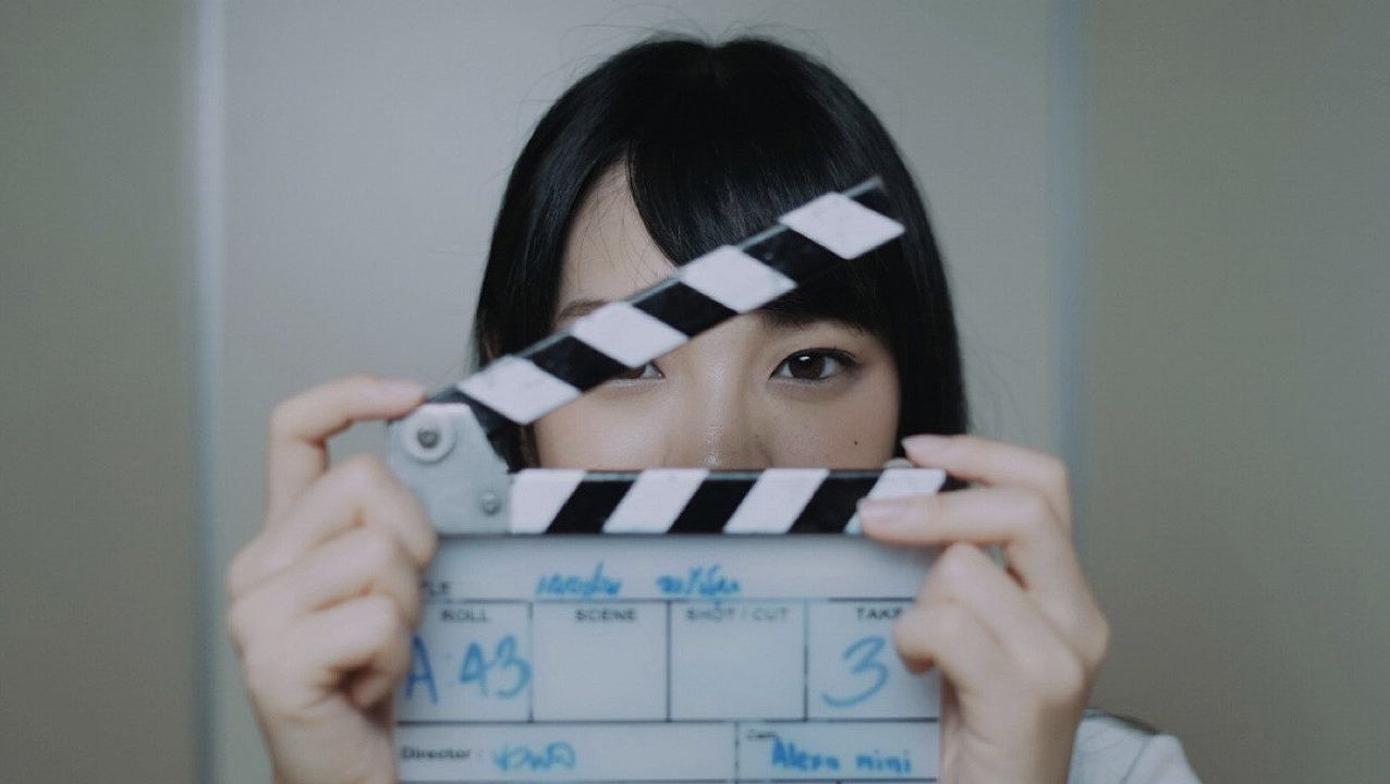 BNK48: Girls Don't Cry – เมื่อน้ำตาของเด็กสาวกลายเป็นภาพสะท้อนของความฝันและความจริงที่โหดร้าย