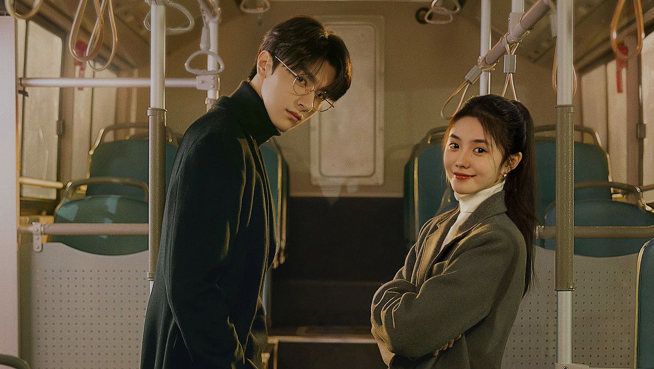 เหวี่ยงเรามาเจอรัก: เมื่อสาวไฮโซหลุดไปโลกคู่ขนานแล้วต้องเริ่มต้นใหม่กับหนุ่มปริศนา